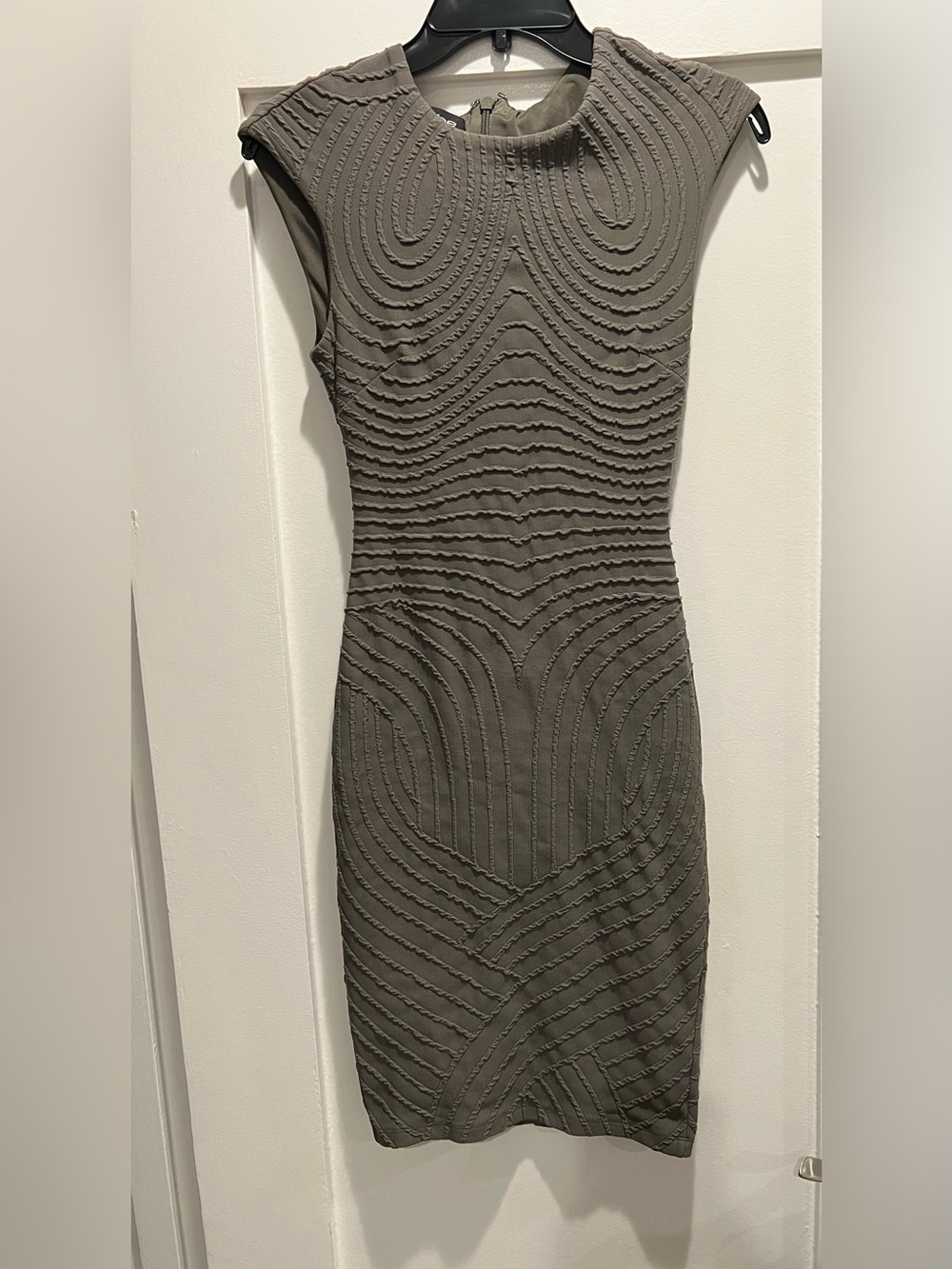 bebe Olive Textured Sleeveless Midi Dress